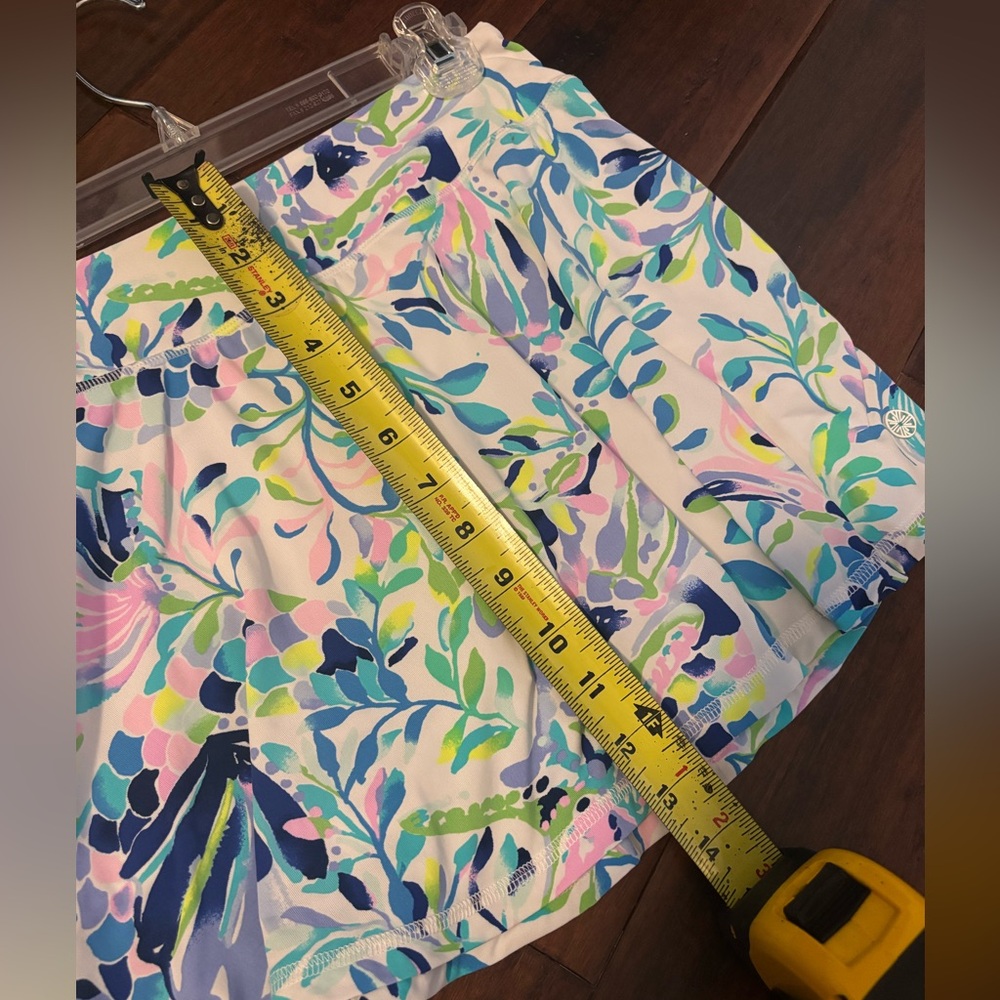Lilly Pulitzer White Active Skirt with Gold Logo size small - Picture 2 of 5